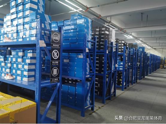 耐克阿迪达斯折扣店加盟店,耐克阿迪达斯折扣店自营还是加盟