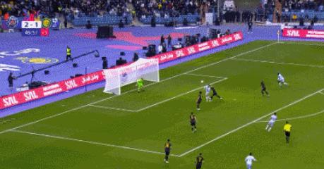 c罗梅开二度同时创造了5个新纪录,18岁c罗首秀梅开二度球迷的反应