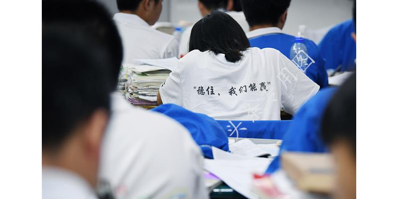 岳母生日我承包一切费用，为一只螃蟹看出亲疏有别，毁了生日宴