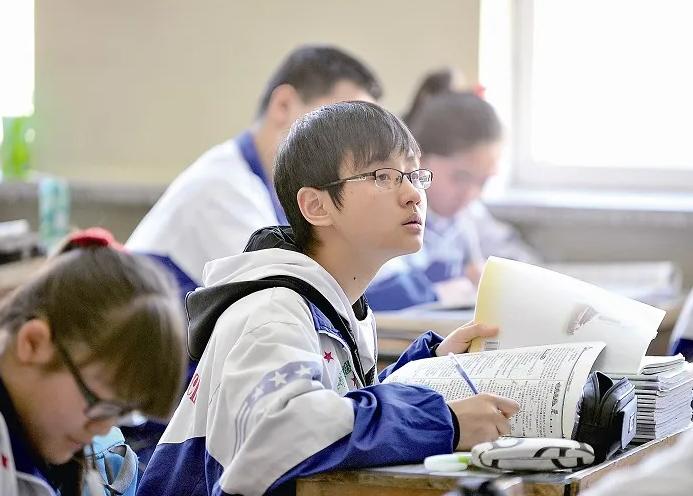 家长吐槽广西学校宿舍,家长发视频吐槽学校的住宿环境