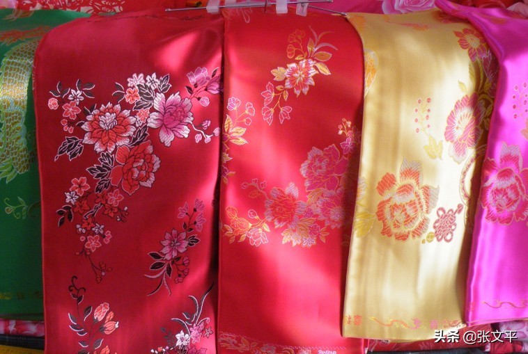 给过世的人送被子,给去世的亲人捎信好吗