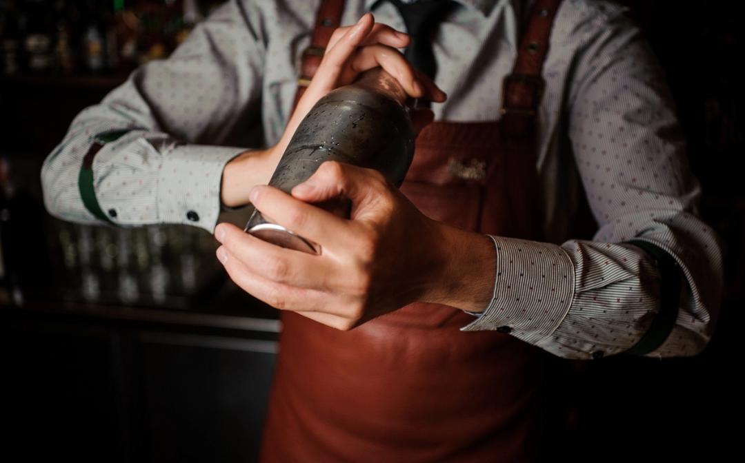 调酒师培训去哪里学零基础完整版,初级调酒师报名官网