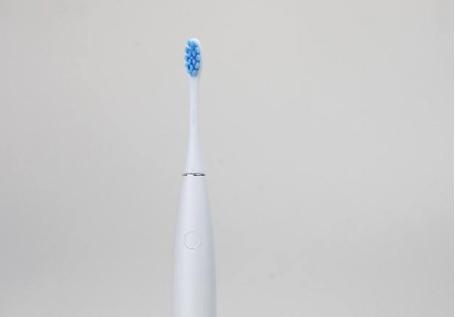 电动牙刷高频振动伤牙齿吗,电动牙刷当床上用品会不会伤身体