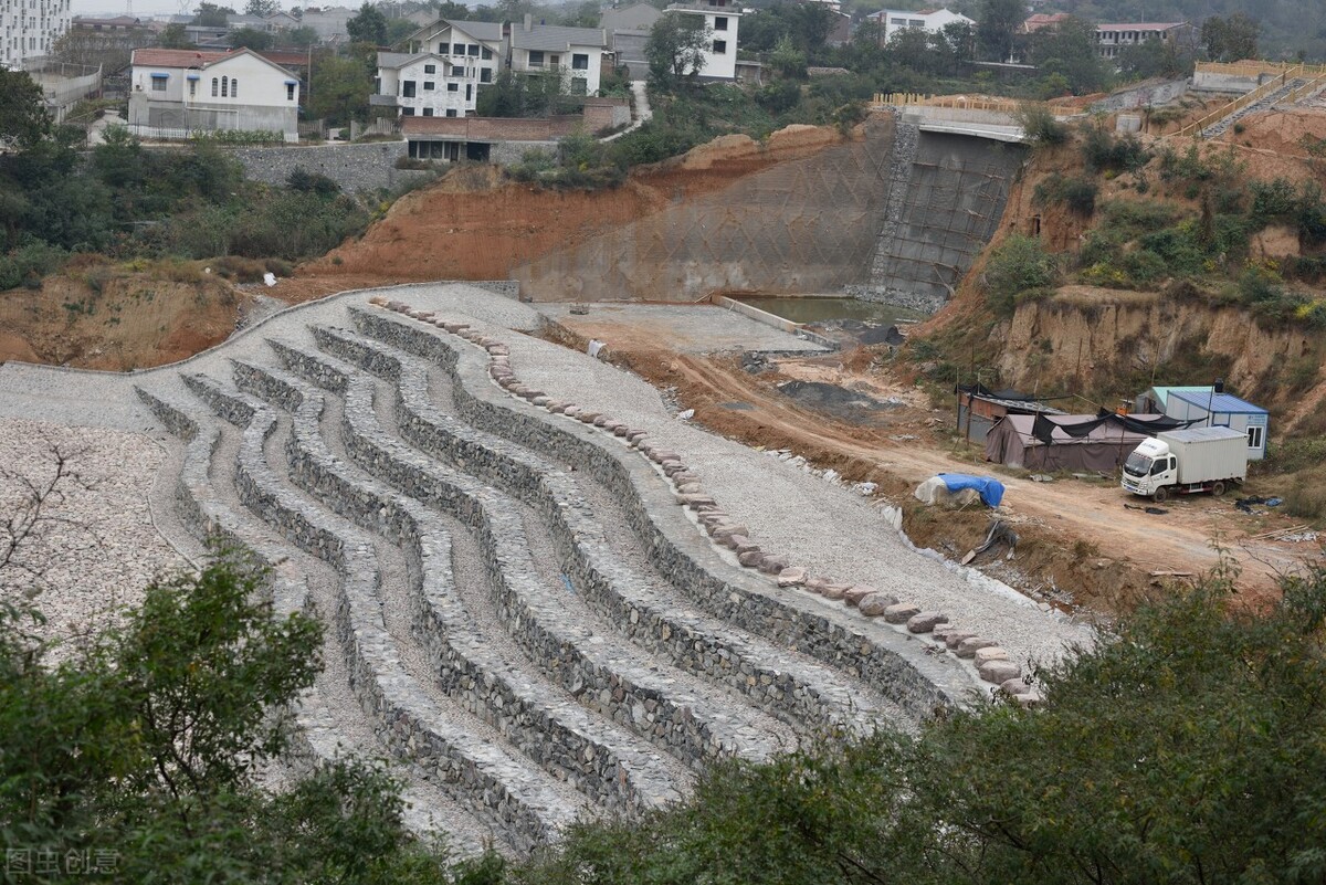 水浒传朱元璋施耐庵结局,水浒传施耐庵前后对比