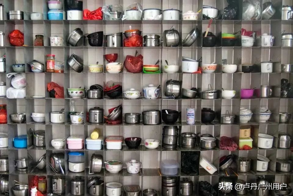 20年拍下150万张“东莞女工”在国外爆火：中国制造，不可思议！