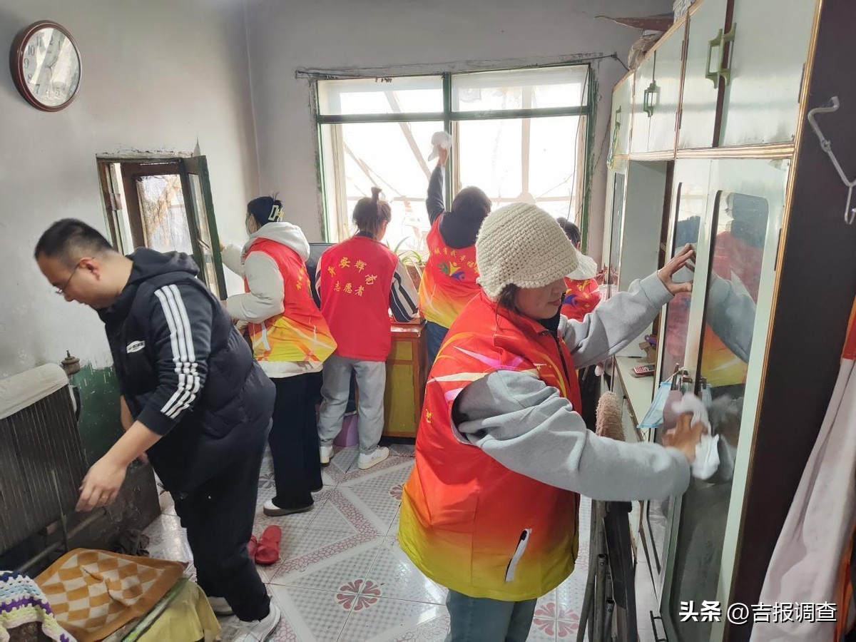 传承雷锋精神社区慈善公益行,木塔乡开展学雷锋日志愿服务活动