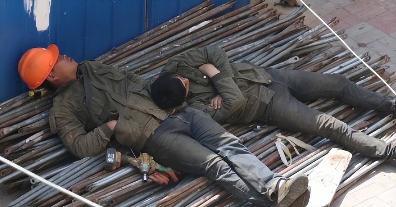 年薪50万却因高铁60元盒饭崩溃,年薪50万高铁60元盒饭