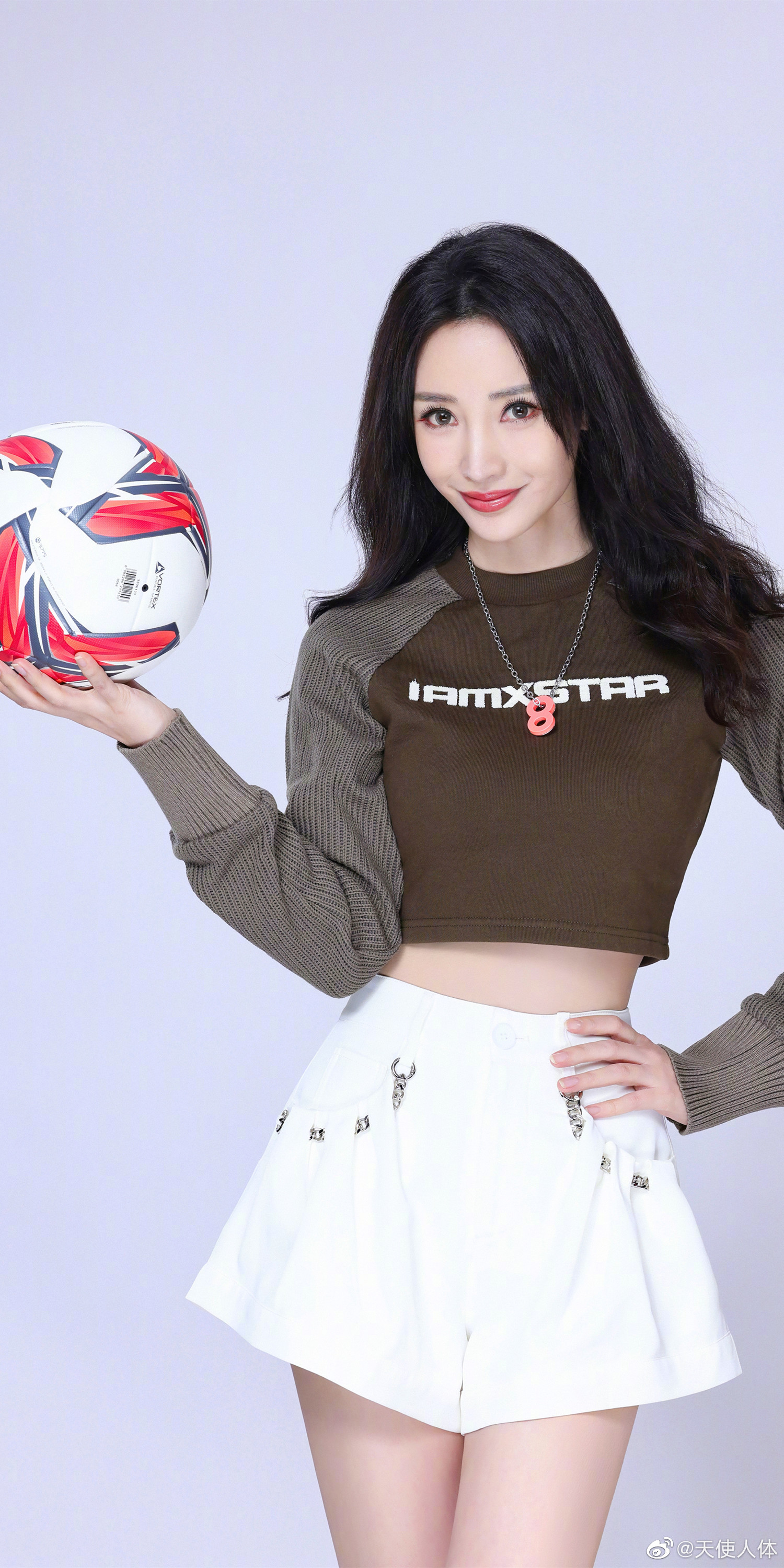 柳岩足球宝贝造型曝光,柳岩化身足球宝贝图片