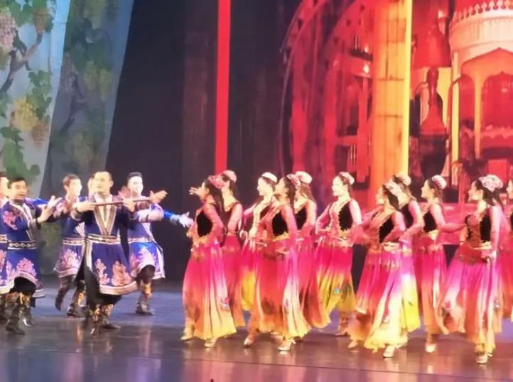 舞剧李白舞台灯光与舞美分析,舞台灯光运用比较好的舞剧