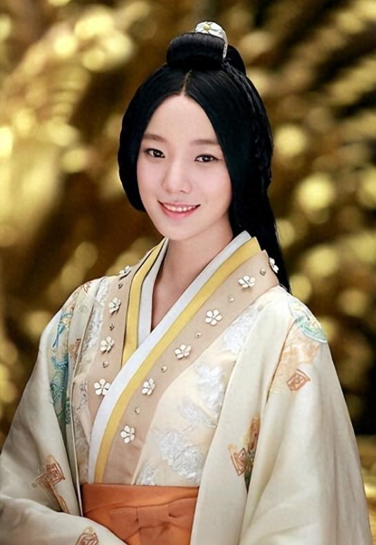 从坚决不拍裸戏，到近乎全裸出镜！起底“过气花旦”王珞丹上位史