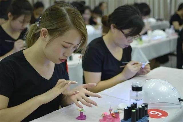 开天眼的浩哥，魔性吸人眼球的文峰集团，美发界的天花板