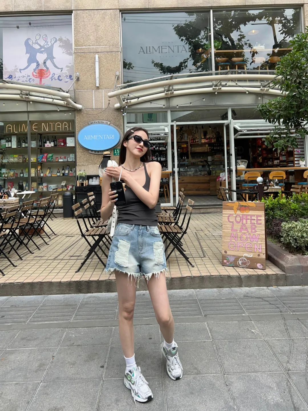 今年最流行的穿搭冬季短裤,时髦百慕大短裤穿搭