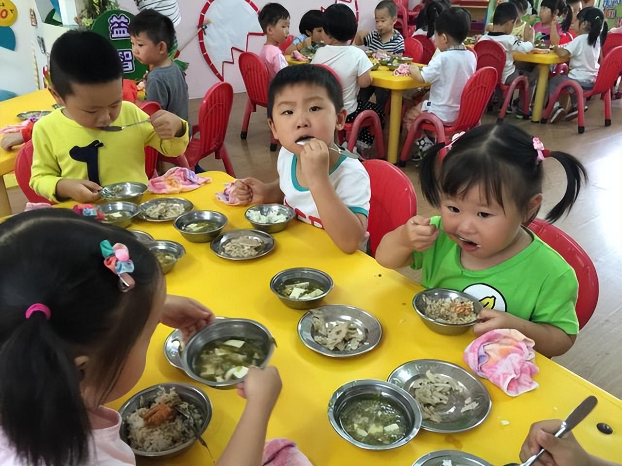 如何解决幼儿园新生入园焦虑,上幼儿园如何缓解孩子入园焦虑