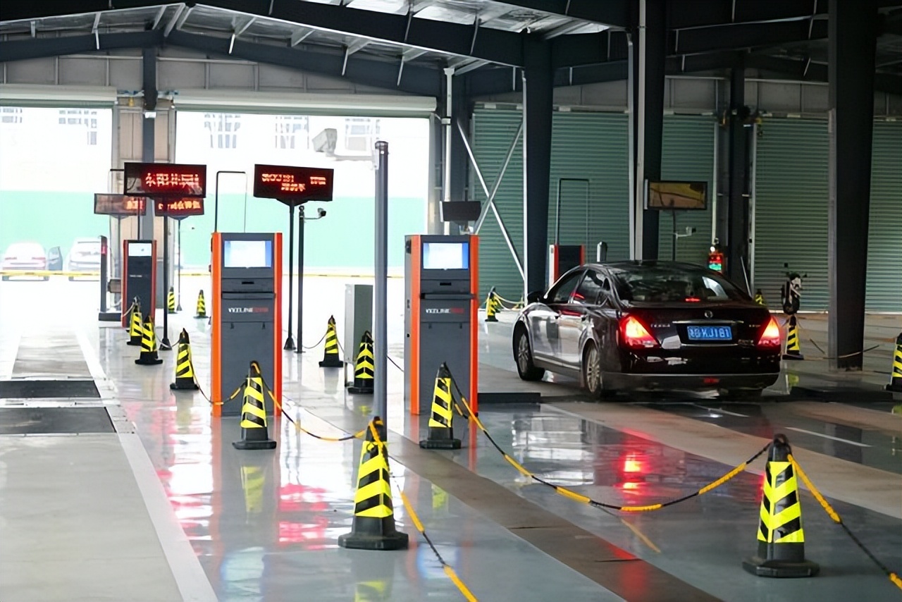 最新规定车辆年检逾期三个月,机动车逾期年检可申请免检吗