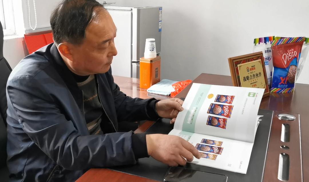 姝诲繝绮変笣鍜屽湴涓嬪伓鍍忕殑鍙屽悜濂旇荡,绮変笣涓庡伓鍍忓弻鍚戝璧寸殑鐖辨湁澶氱敎