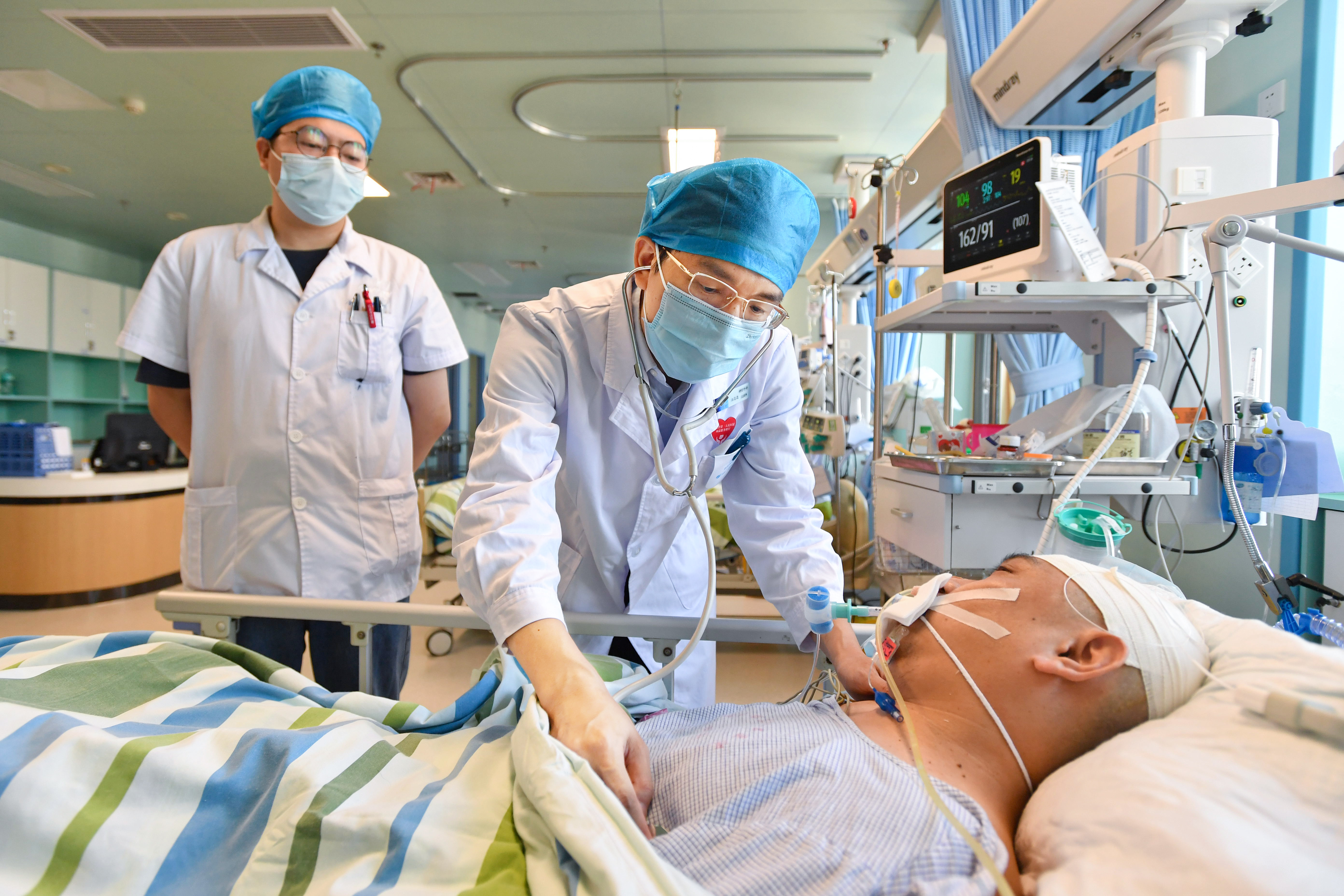 看他如此年轻俊秀……”一封感谢信牵出一名医患“沟通达人”