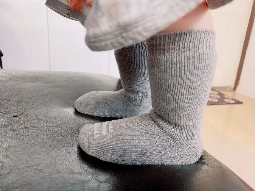 如何给宝宝选学步鞋,宝宝的第一双学步鞋