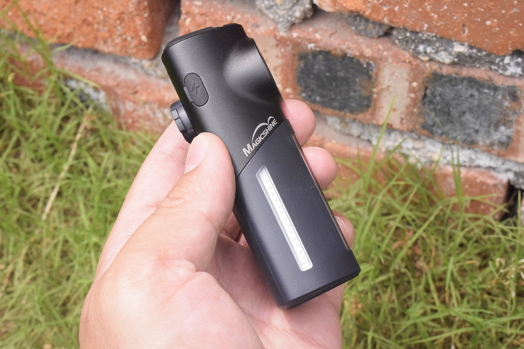 迈极炫自行车尾灯夜骑灯测评,迈极炫摄像头尾灯使用方法