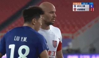 武汉三镇争议判罚裁判,武汉三镇vs武汉长江争议判罚