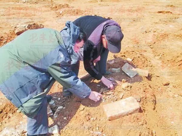 农民捡到清代物品,农民在自家发现了一箱清朝文物