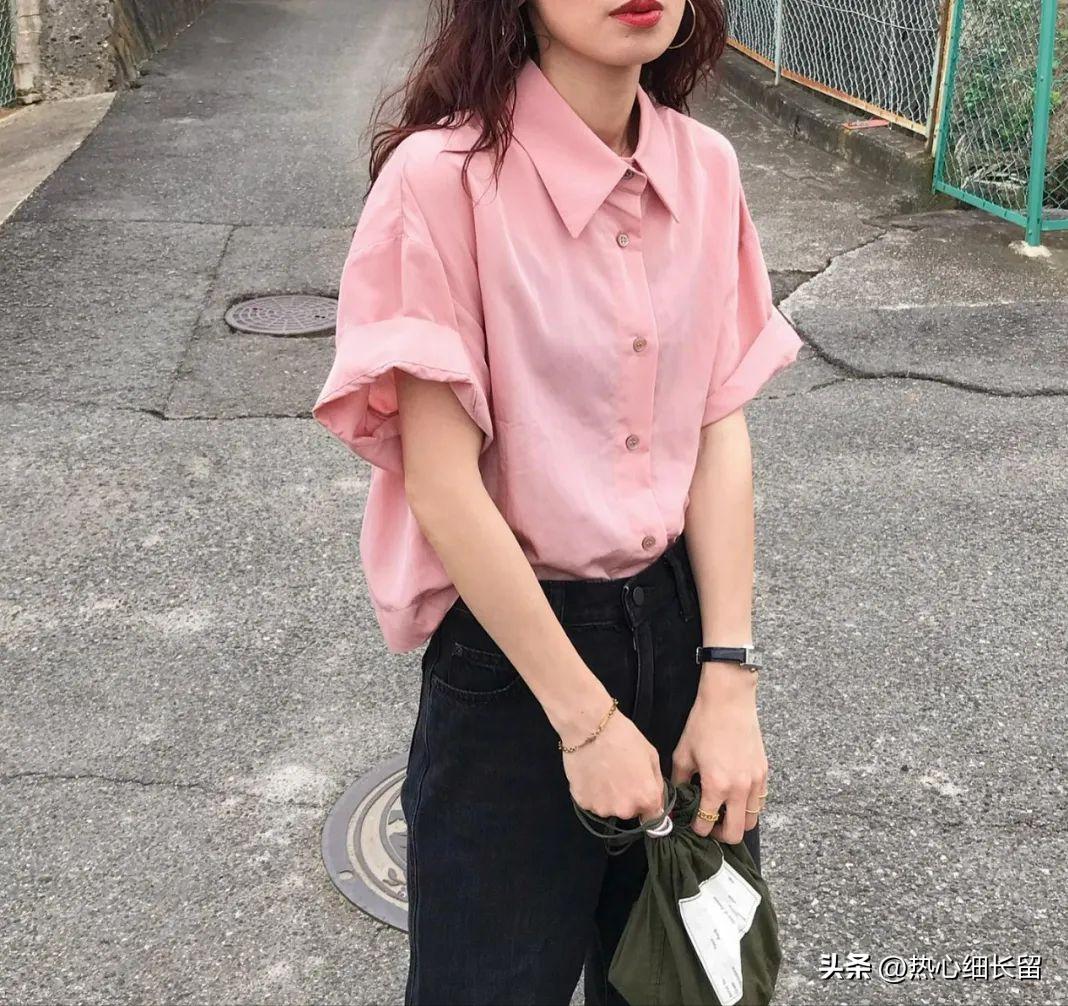 t恤加上立体感强的衬衫气场全开,女式短袖t恤衬衫