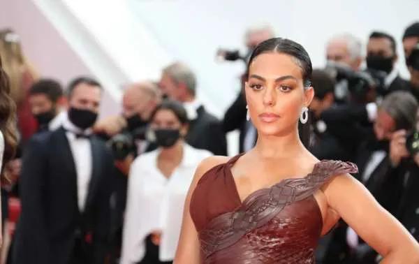 乔治娜送给c罗的劳斯莱斯,乔治娜送给c罗的劳斯莱斯是什么