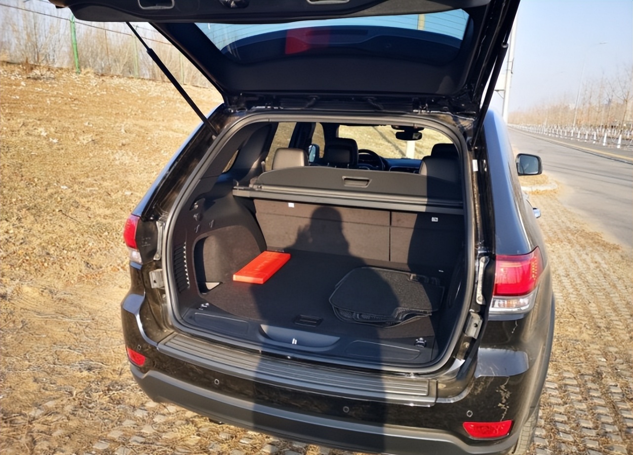 18年大切诺基3.6油耗豪华导航版,2015款大切诺基3.0旗舰版真实油耗