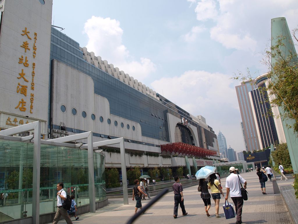 在深圳租一套二手房多少钱,本人在深圳买二手房