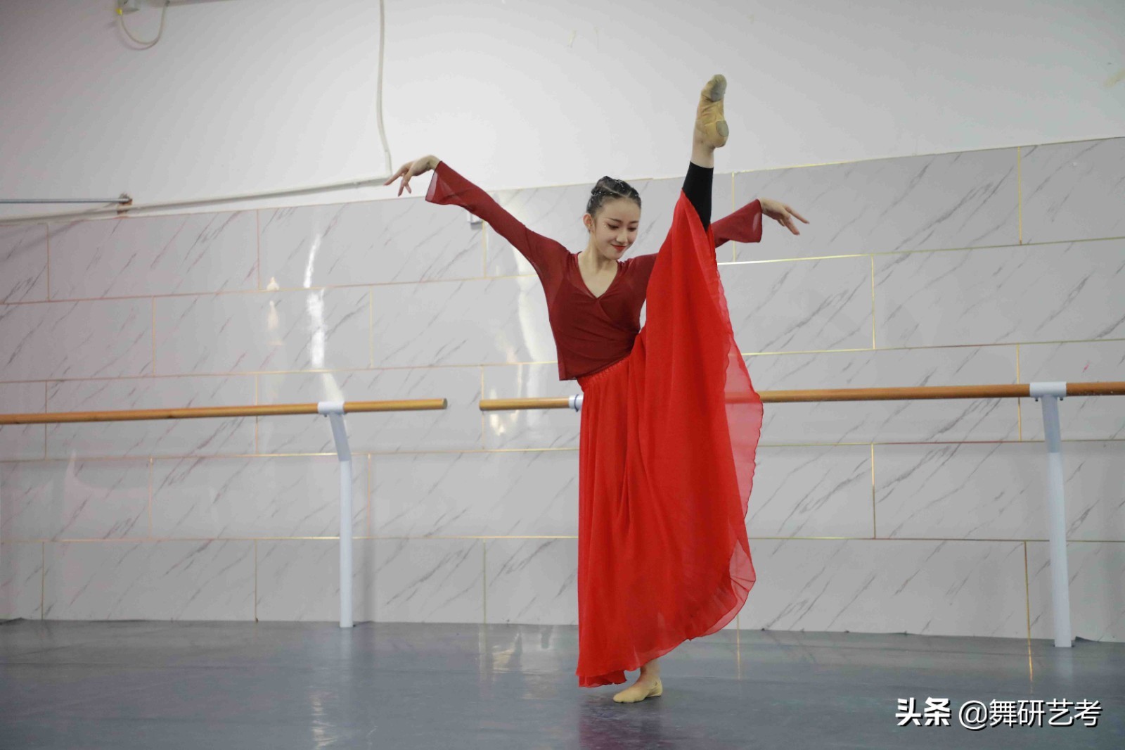 艺考舞蹈培训班多少钱,艺考舞蹈私教一般多少钱