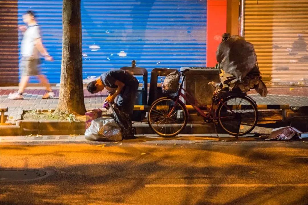 生活的苟且配不上诗和远方,生活中不只是苟且还有诗和远方