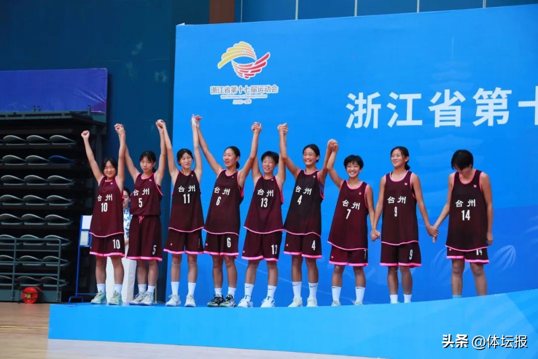 74岁“长脚”奶奶带“娃娃兵”上场，夺银的台州女篮值得响亮掌声