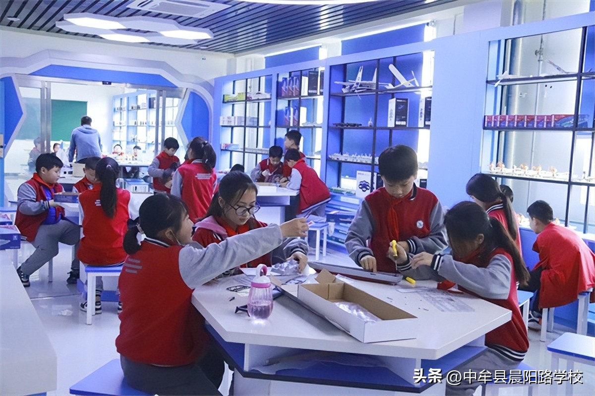 中牟县晨阳路学校举办“科技筑梦创想未来”第一届科技文化节