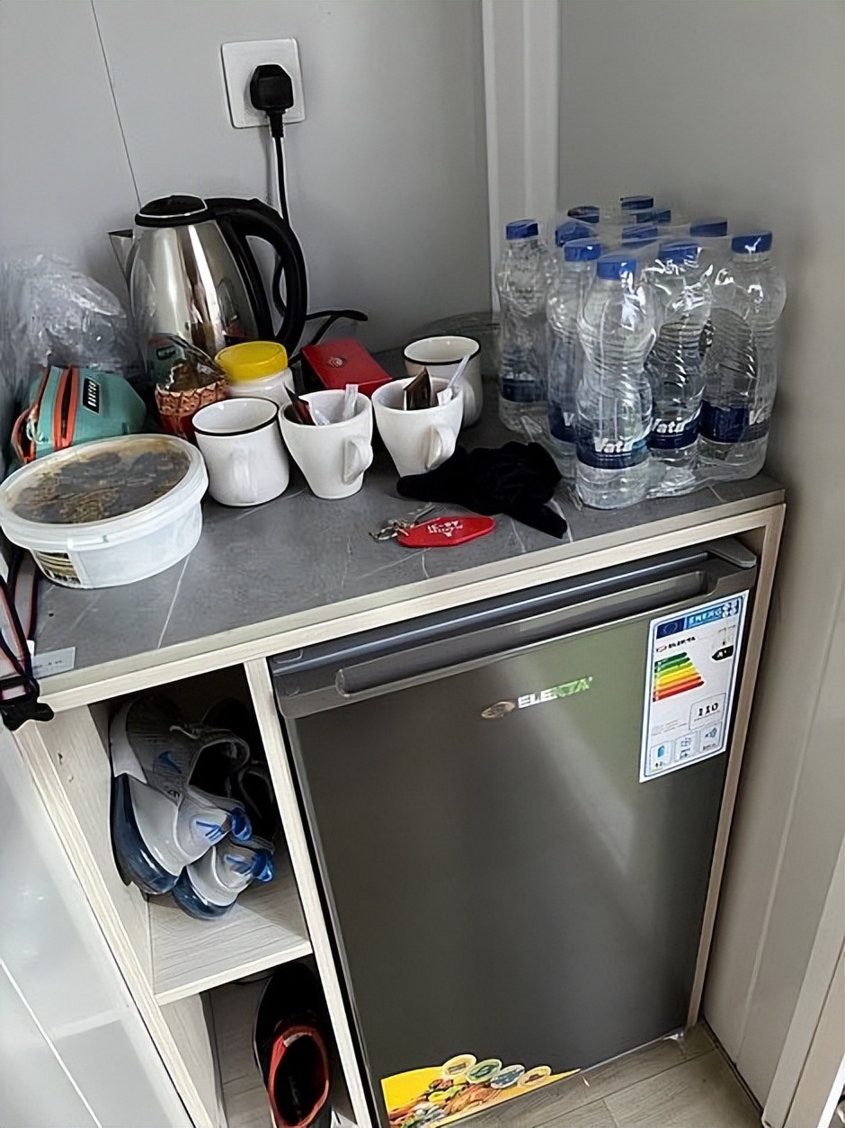 卡塔尔世界杯集装箱房,世界杯球迷暴怒