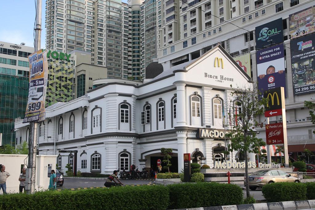 麦当劳里面的制服,麦当劳制服一样吗