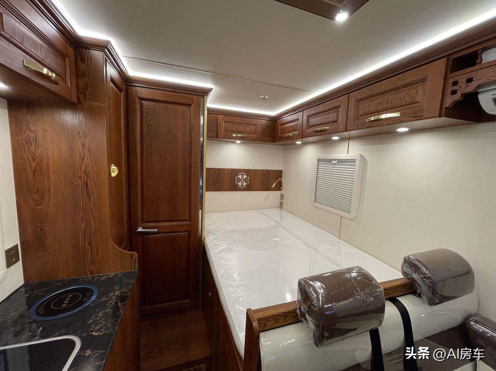 退休后逐梦旅行开啥车？夕阳红2号，精装修2室一厅，真适合老年人