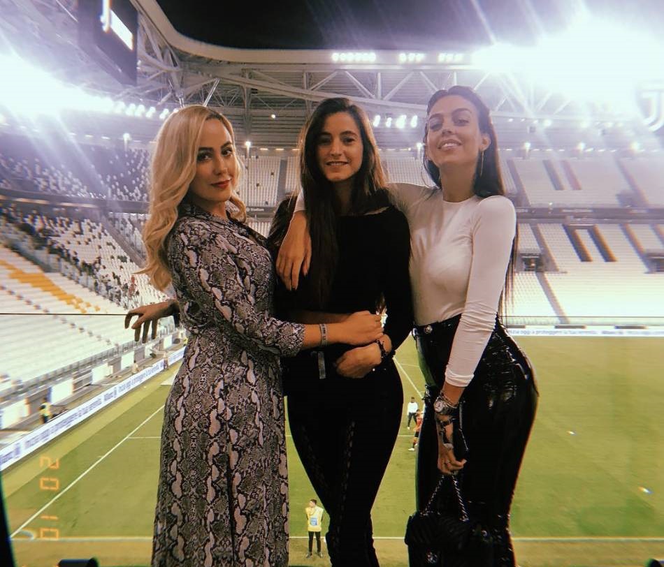 c罗回应女友炮轰教练,c罗抱怨女友