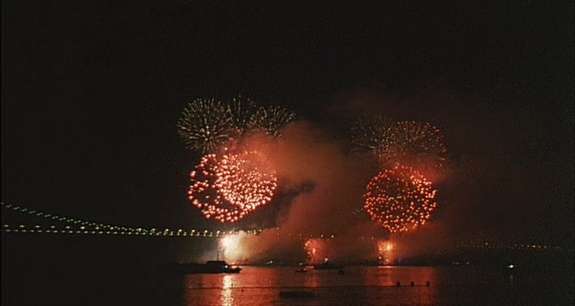 摘皇家*徽警**，无误差手表，放5次烟花，8部细节拉满的回归题材电影