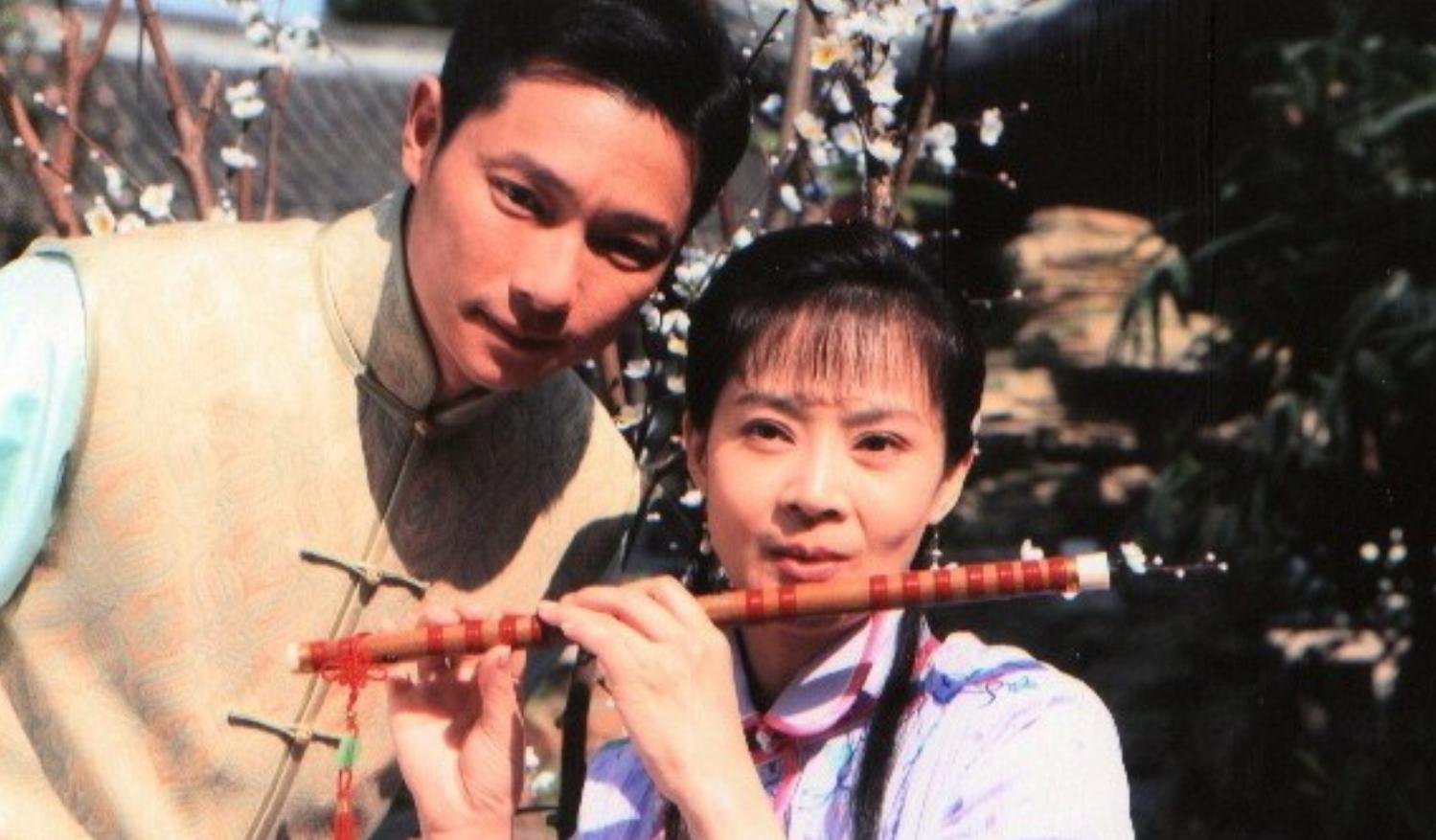 “最美婉君”与丈夫恋爱10年，生一双儿女，今58岁的她怎样了？