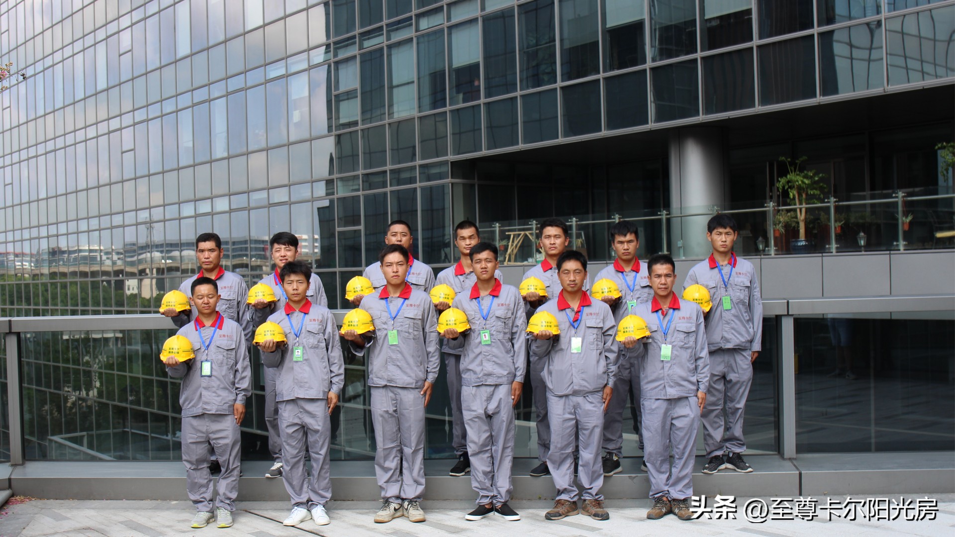 第一次穿上工作服真正意义,一件工作服带来的温暖