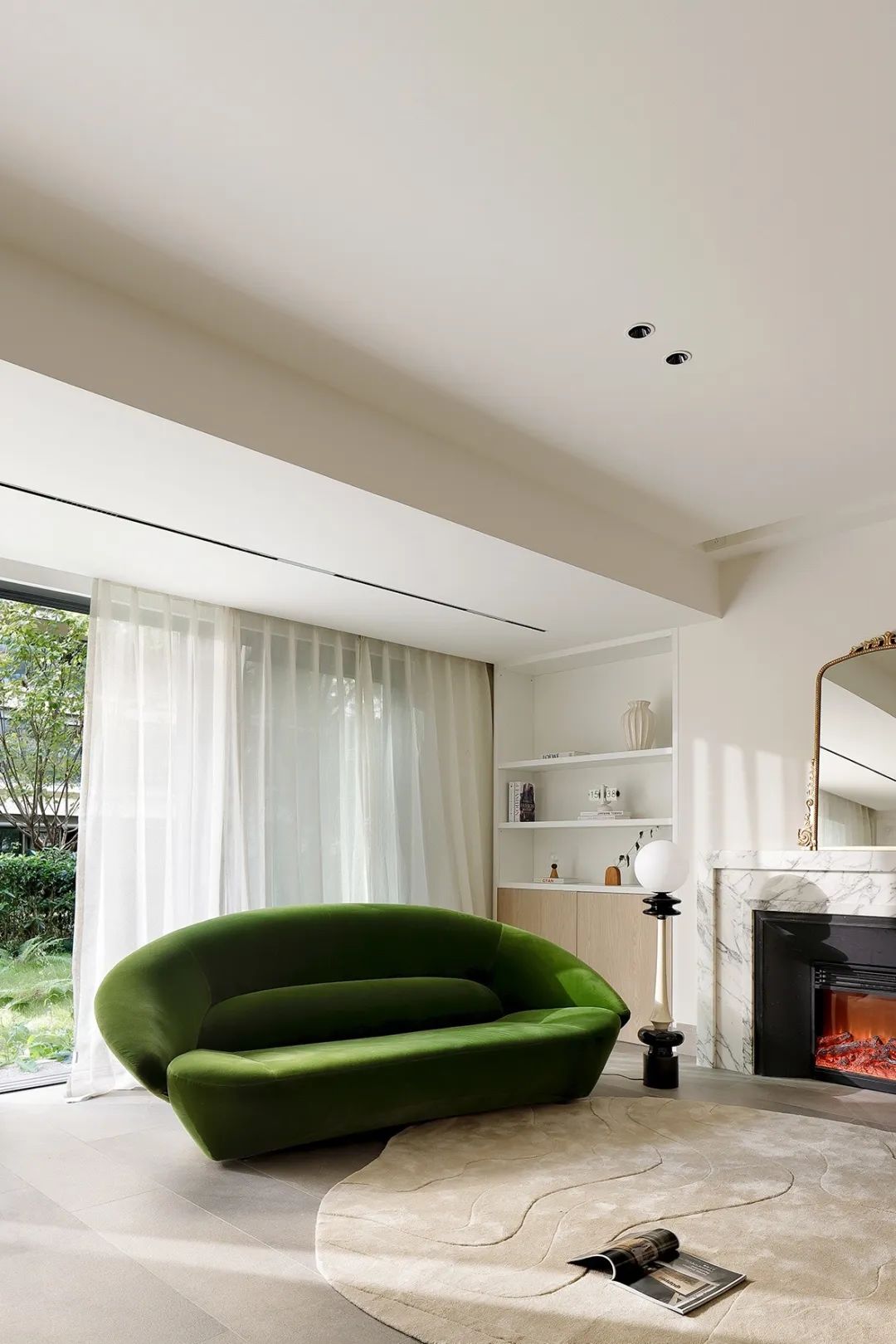 白色为主的客厅配什么颜色沙发图,客厅是白色的要选什么颜色的沙发