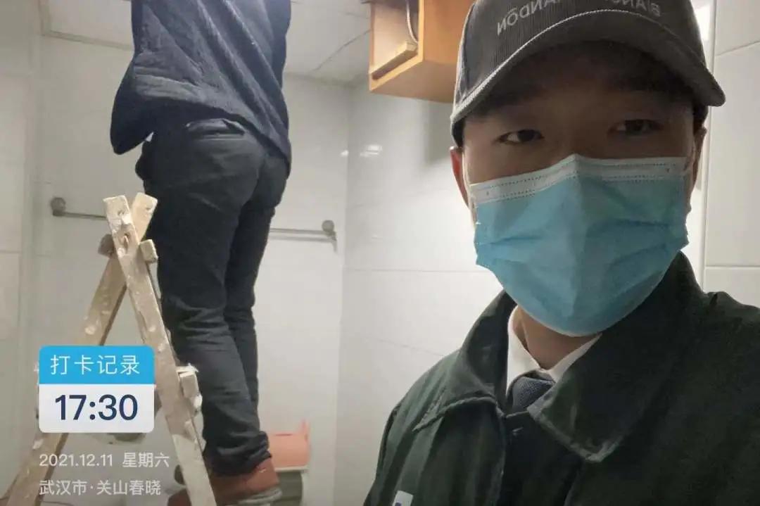 龙政安：拆卸吊顶、上楼防水，为客户杜绝安全隐患