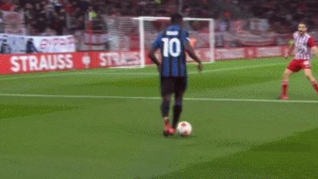 乌克兰球星祈祷,乌克兰足球巨星呼吁和平