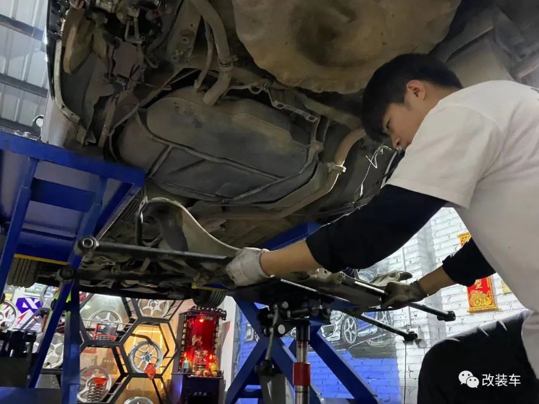 马自达323玩漂移,马自达323狂飙