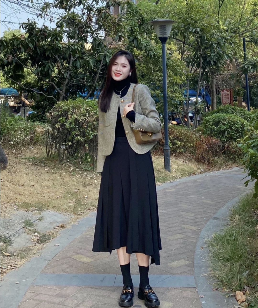 小香风半身裙怎么穿出高级感,小香风半身裙中长款搭配