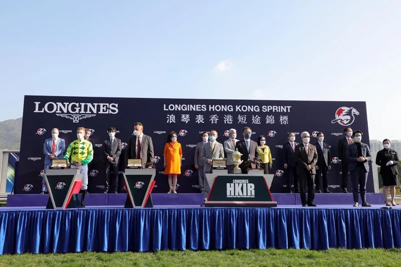 2400万港元香港短途锦标四马连撞，香港代表赛驹“显心星”夺冠