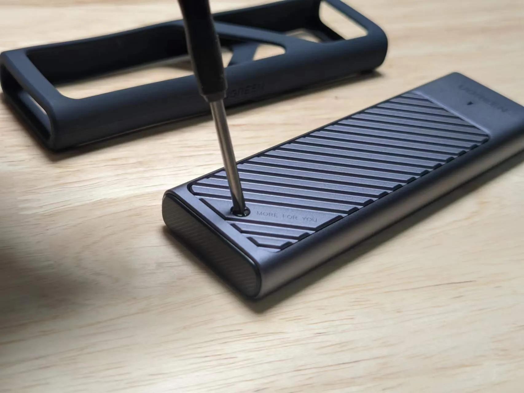 绿联nvme固态硬盘盒测评,绿联sata2.5硬盘盒怎么选