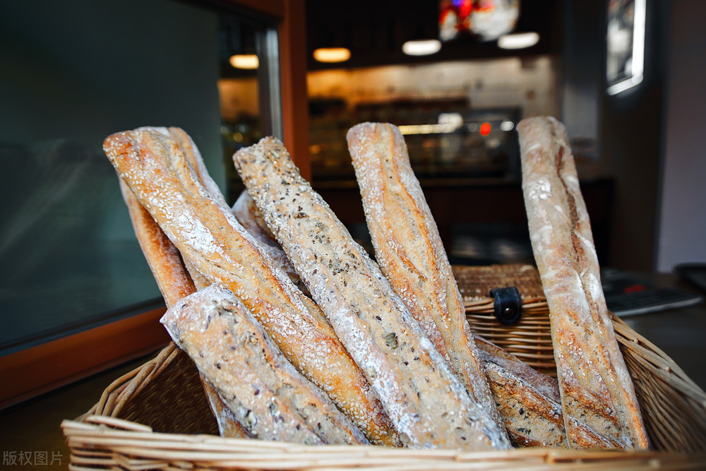 同样是面粉为什么外国做成了面包,一样的面粉蒸馒头为什么不一样白