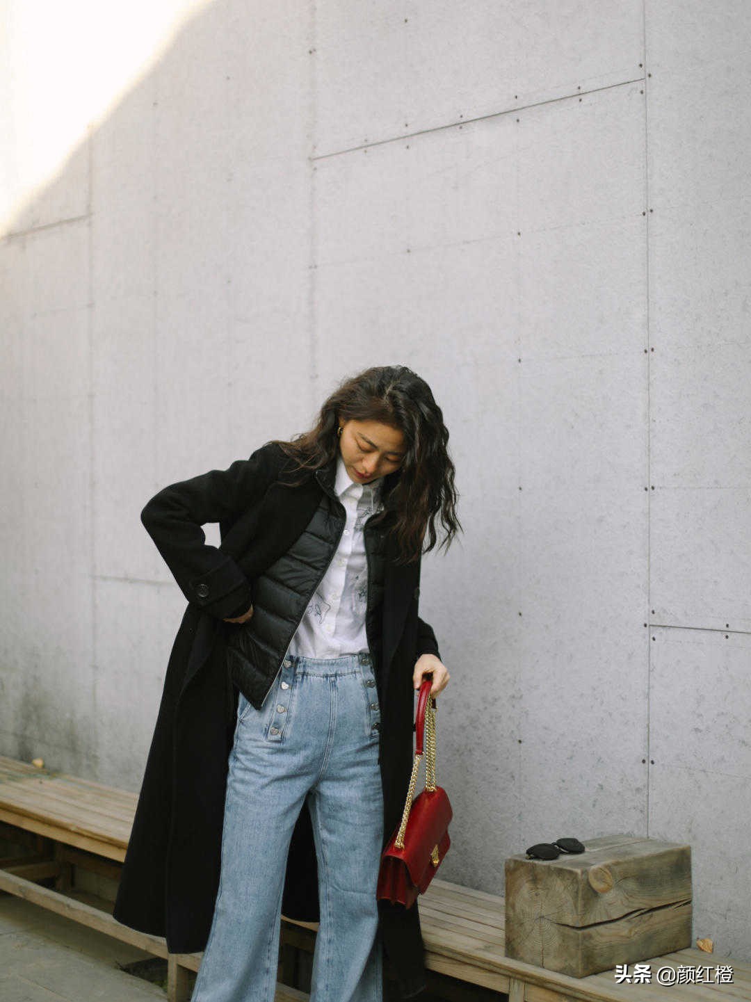 羽绒马甲什么时候穿怎么搭配好看,今冬最火大衣穿法太时髦高级了