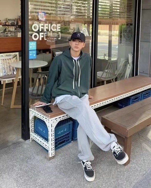 加绒卫衣外套内搭毛衣,冬天内搭是卫衣保暖还是毛衣保暖