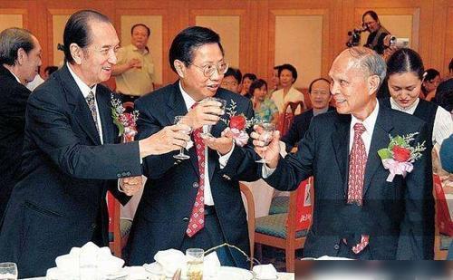 赌王何鸿燊，86万续命针连打11年，800万金丝楠木棺揭开世纪葬礼